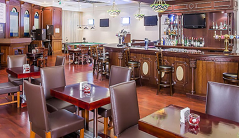 holiday-inn-bar-and-lounge